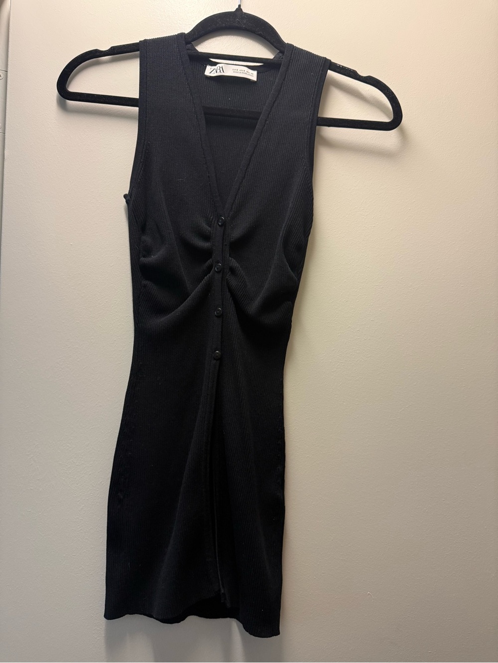 Zara Black Sleeveless Ribbed Button-Front top